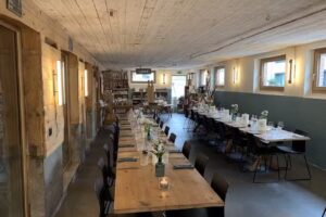 Stall 247 &ndash; Taverna & Vinothek im ehemaligen Kuhstall