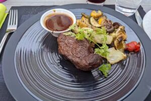 Table d&rsquo;h&ocirc;tes Source des Saveurs