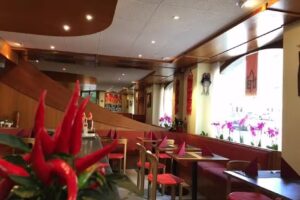 Tha&iuml; Sawasdee &agrave; Sion