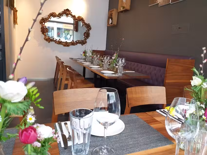 Volver &ndash; Caf&eacute; Tapas Vinos