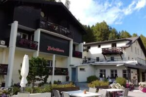 Waldhotel Fletschhorn &ndash; Panoramic Retreat in Saas Fee