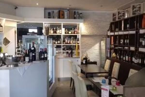 White Restaurant Bar