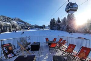 Why Knot Apr&eacute;s-Ski Bar