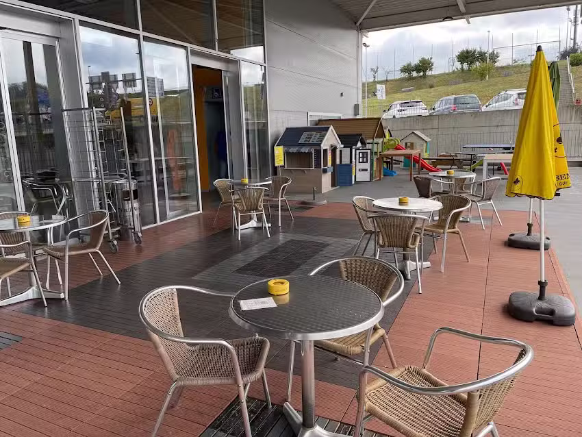 Yes! caf&eacute;-presse